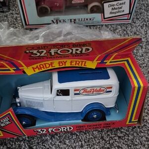 '32 Ford Panel Delivery Truck Toy - White and Blue